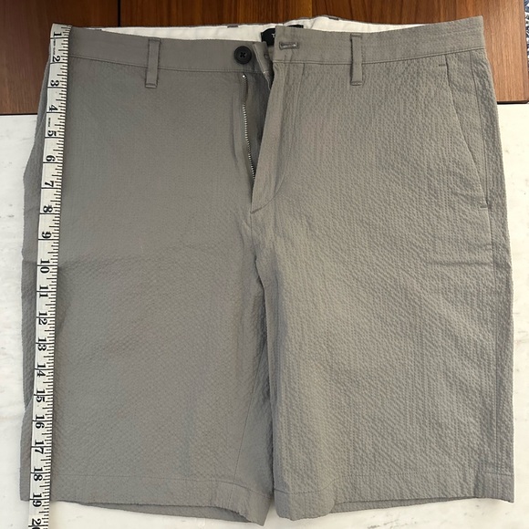 Theory Men’s Shorts - Picture 5 of 6